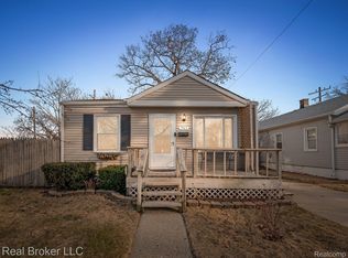 963 E Madge Ave, Hazel Park, MI
