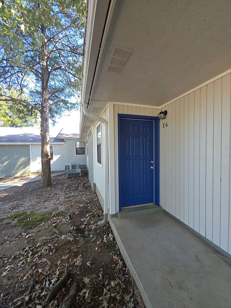West Oak Gardens — Photo 2
