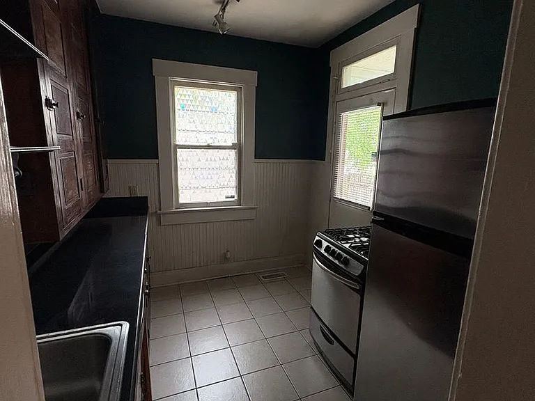 2 Bedroom 1 Bathroom in German Village — Photo 7
