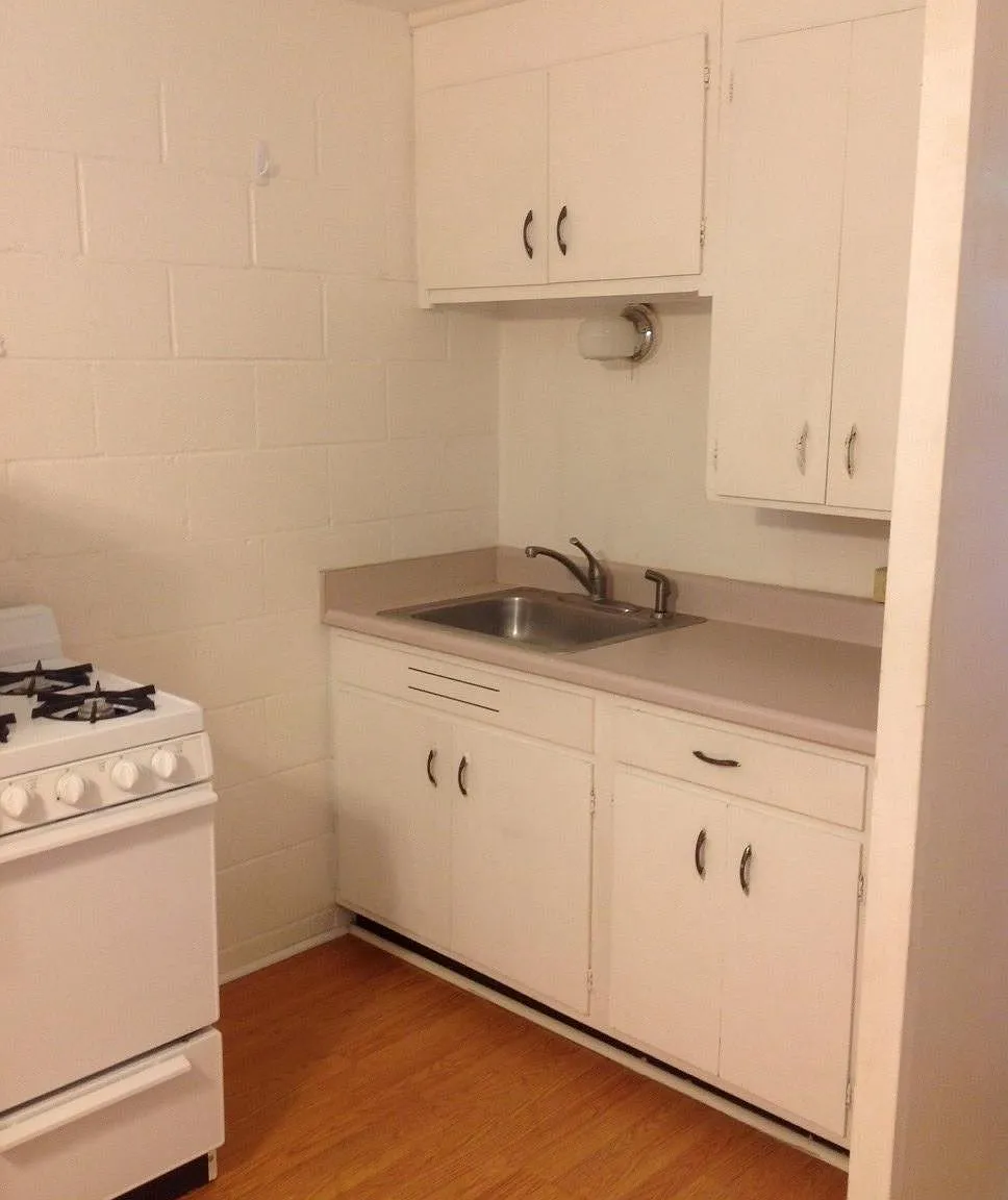 Studio, $1,050 — Photo 1