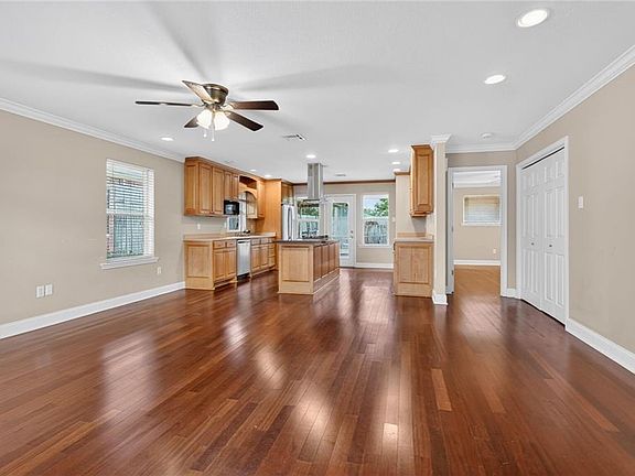 4th image of 1117 Shirley Dr