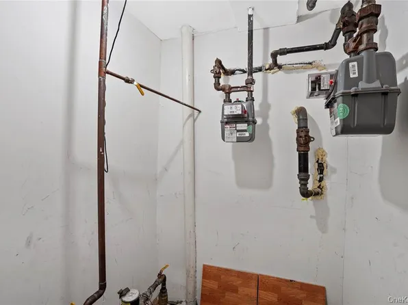 65-36 Metropolitan Avenue image 16 of 33