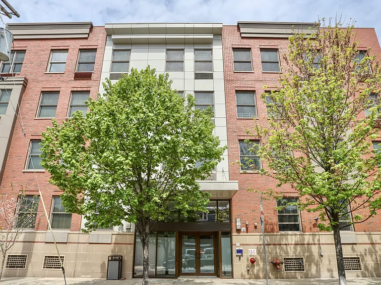 76 St Paul's Avenue — Photo 2