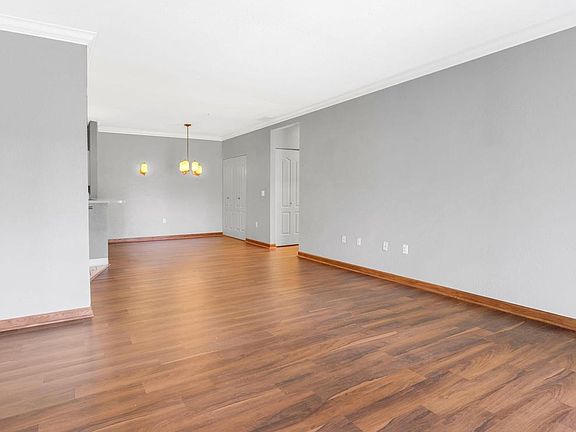 3rd image of 2720 Northview ROAD #33