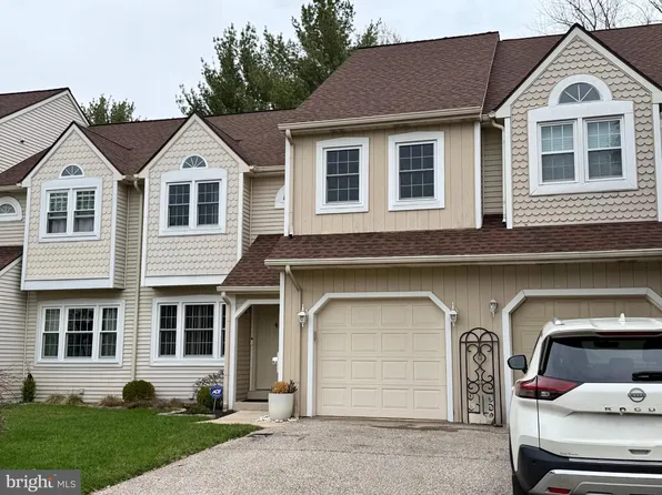 8809 Duveen Dr, Wyndmoor, PA 19038