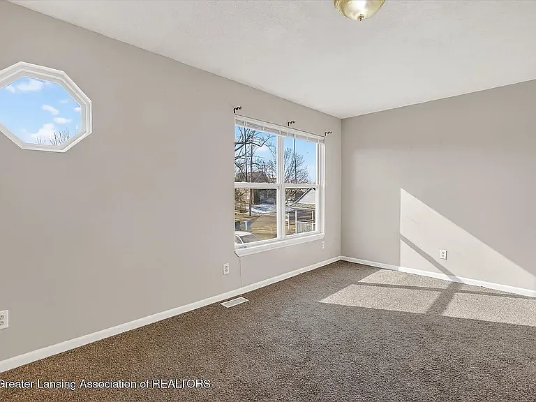 429 Liberty St — Photo 3
