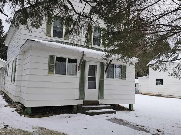 401 Ruby St, Iron River, MI 49935