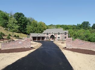 325 Fox Hunt Rd, Pittsburgh, PA 15238