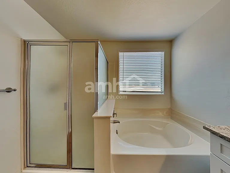 3529 W Glass Ln — Photo 12