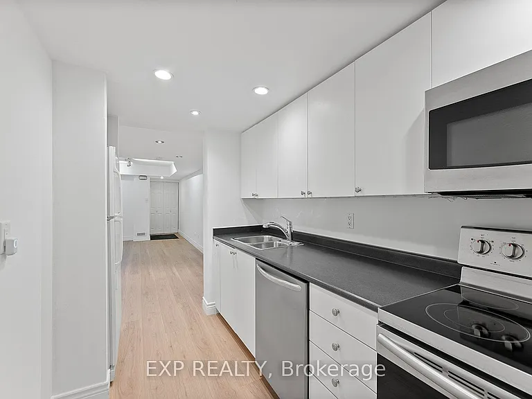 12 B Portland St #Townhouse B — Photo 12