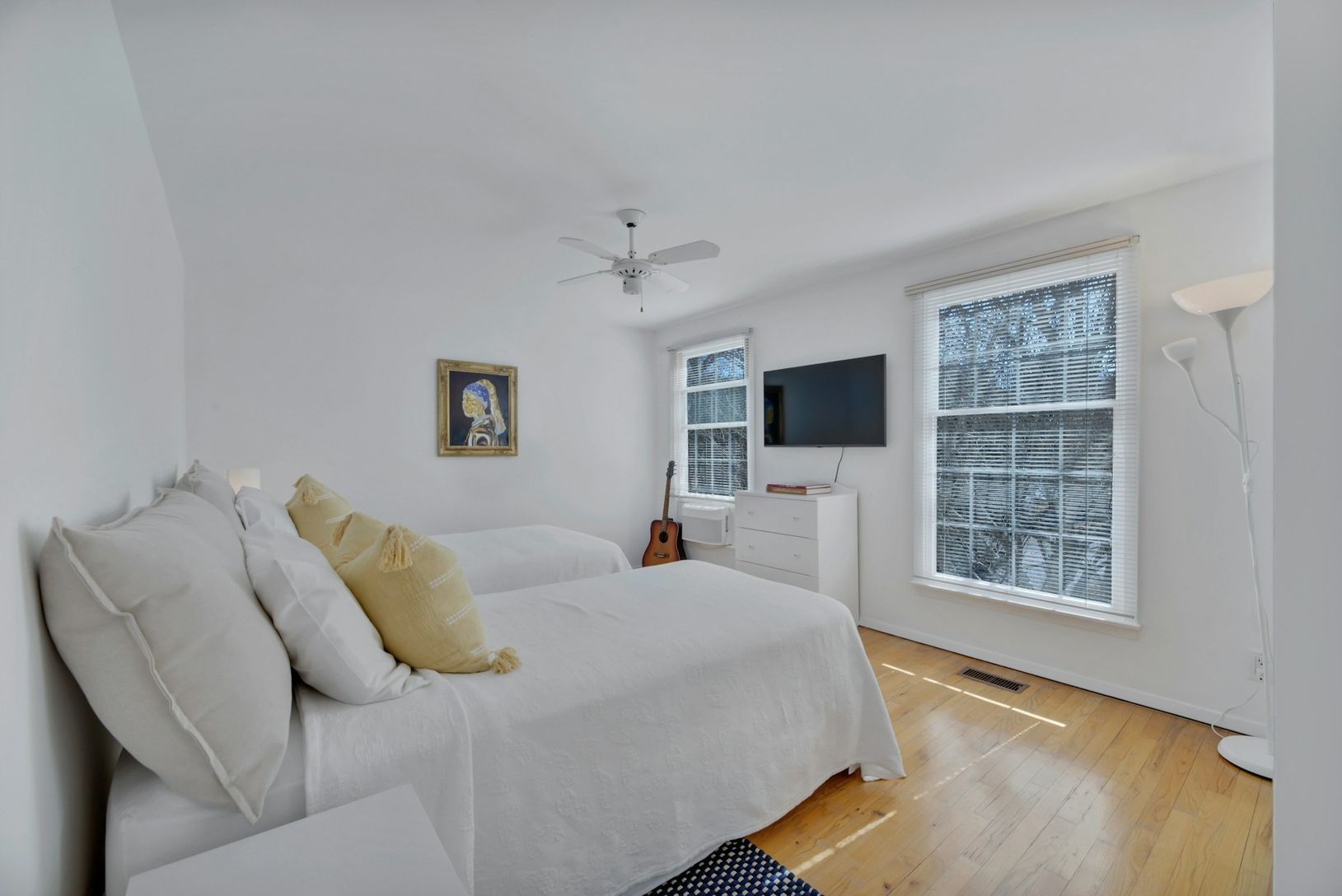  Twin Bedroom with TV Second Floor