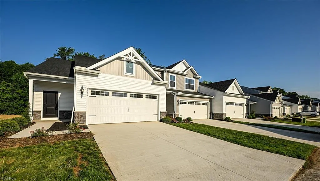 3 bed, 2.5 bath, 1645 sqft, $2,350 — Photo 4