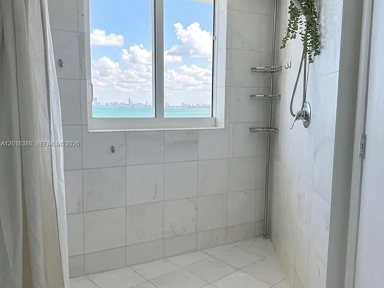 665 NE 25th St #1404 — Photo 9