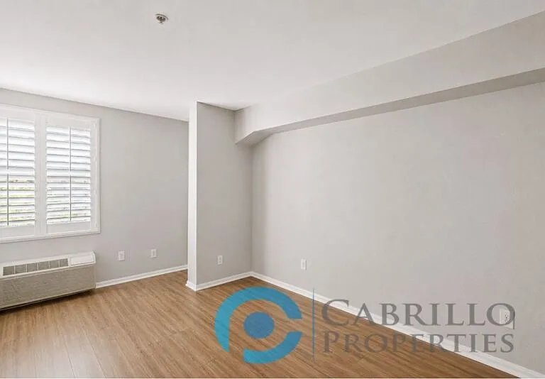 1435 India St #408 — Photo 11