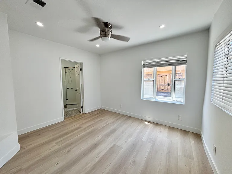 21 10th Ct — Photo 6
