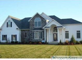 1 Sophie Ct, Commack, NY 11725