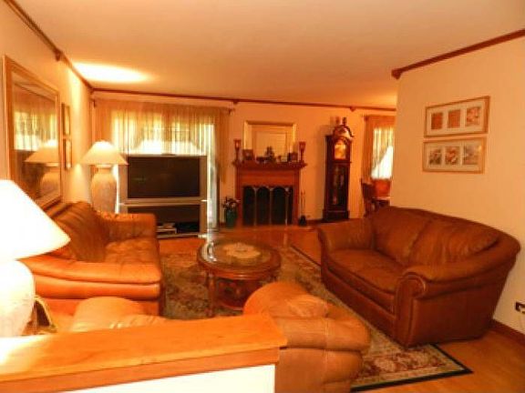 LIVING RM 24X12