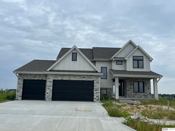 10805 S 221st Ave, Gretna, NE 68028