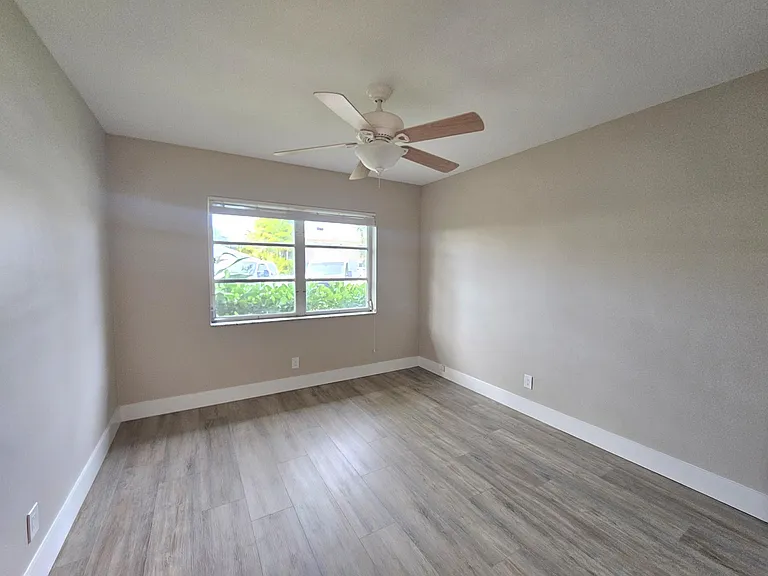 2110 NE 41st St #D — Photo 16