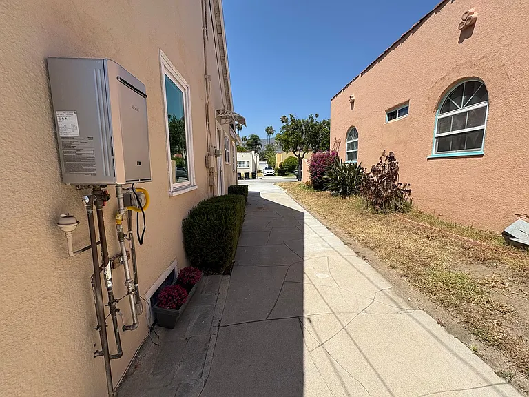 670 Arden Ave — Photo 32