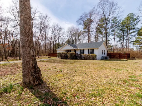 120 Windy Trace Dr, Mc Ewen, TN 37101