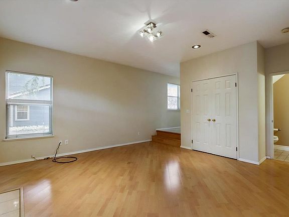 5th image of 105 Chalet Woods Cir