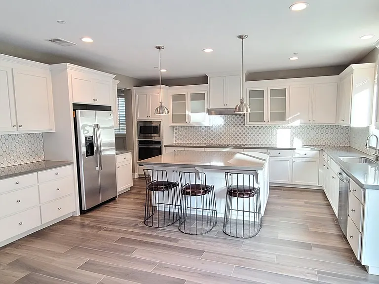 1066 Forbes Ln — Photo 7