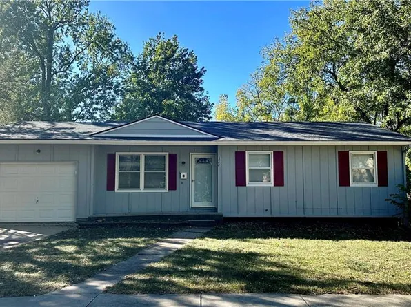 322 S Willow St, Ottawa, KS 66067