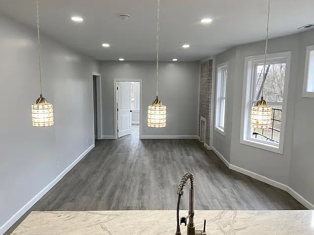 5 bed, 2.5 bath, 3000 sqft, $3,000 — Photo 4