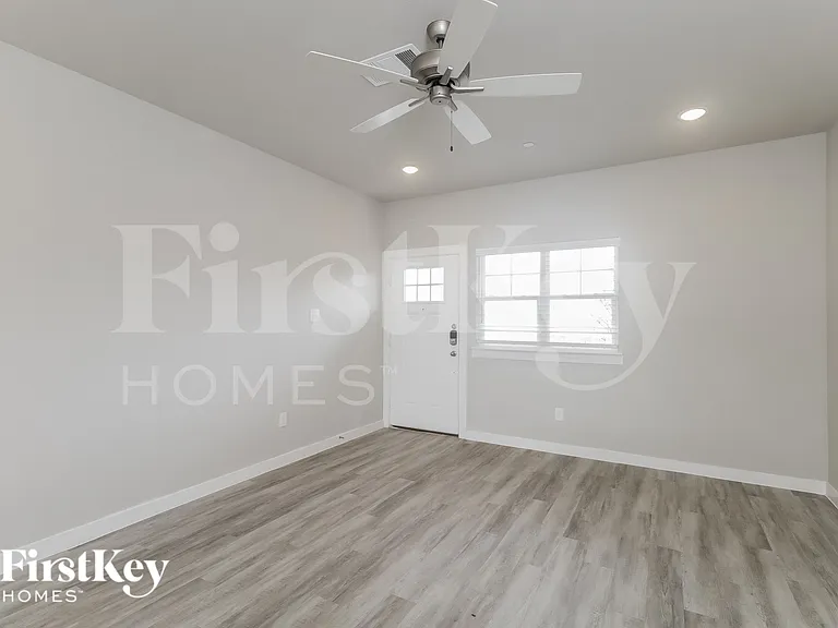 340 Niki Dr — Photo 4