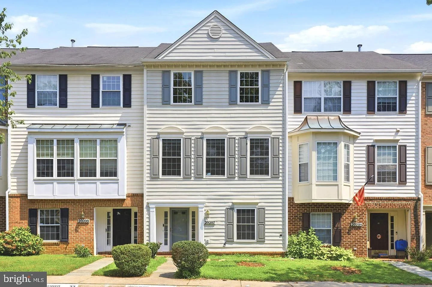 4 bed, 3.5 bath, 2698 sqft, $3,100 — Photo 1