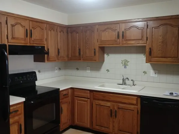 17 Farrar Ave APT 2, Worcester, MA 01604