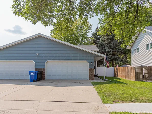 1537 16th St S, Fargo, ND 58103