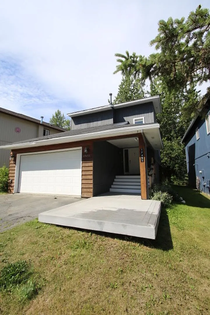Cozy 3 Bedroom, 2.5 Bath Home in Eagle River — Photo 3