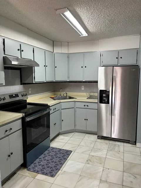 3 bed, 1070 sqft, $2,400 — Photo 3