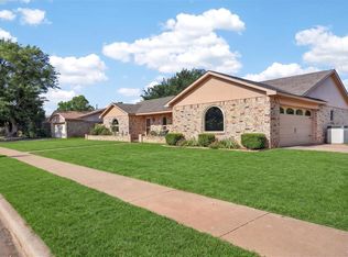 909 Canterbury Blvd, Altus, OK 73521