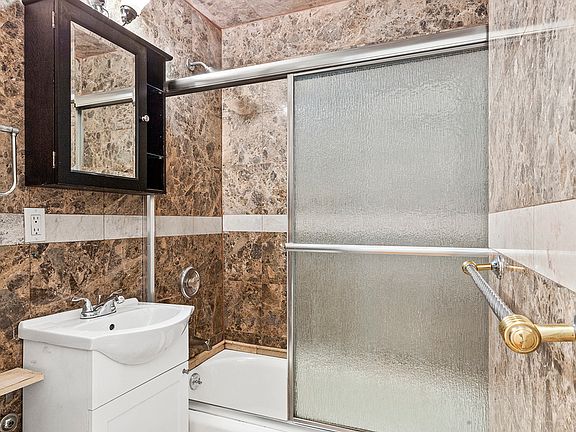 3rd image of 20 W 95th St APT 4