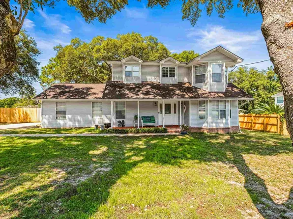 6877 Cedar Lake Dr, Pensacola, FL 32526