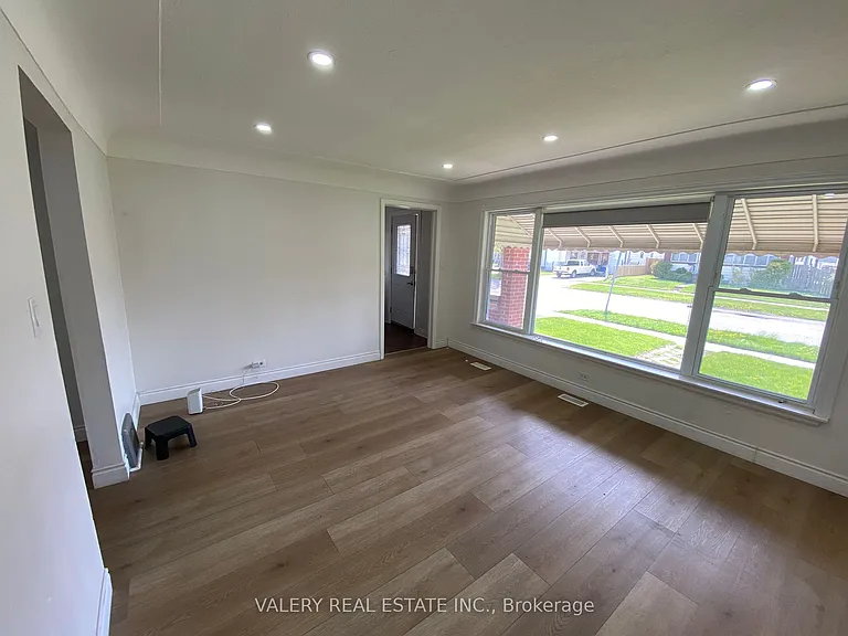 374 Edmonton St #MAIN — Photo 33