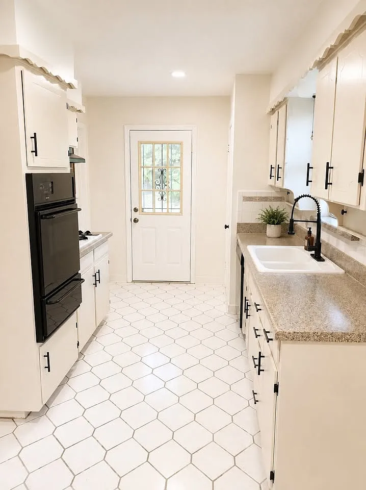 3 bed, 1298 sqft, $2,100 — Photo 2