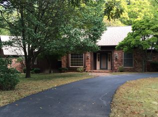 302 Larch Dr, Olney, IL 62450