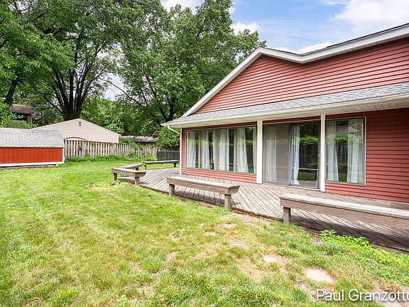 5th image of 2483 Russit Dr NE