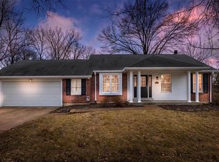 828 Dunraven Dr, Ballwin, MO