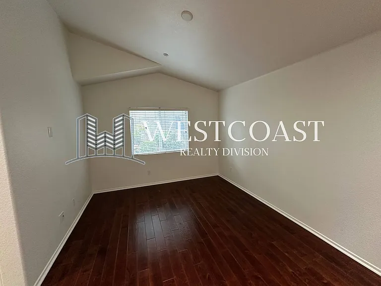 820 Silver Dr — Photo 9