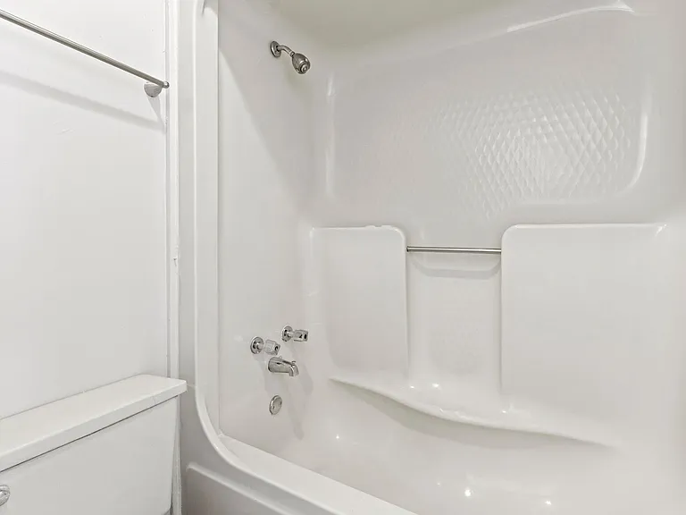 Hampton Harbor Townhomes — Photo 10