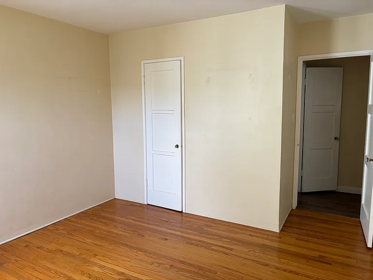 222 Avenue C — Photo 8