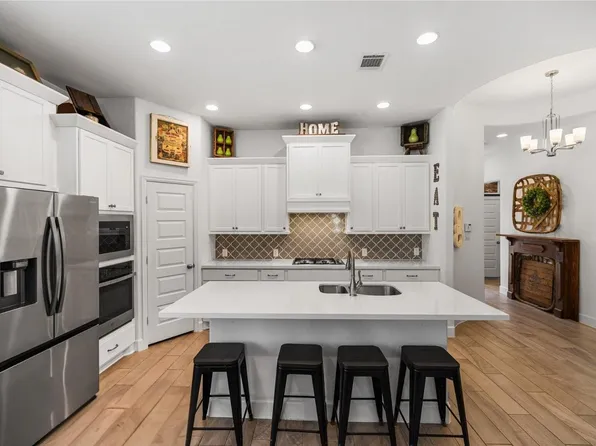 122 Hidden Peak Dr, Montgomery, TX 77316