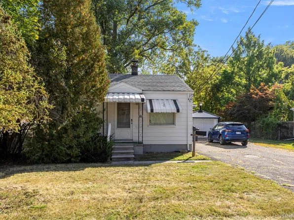 233 Magnolia Dr, Inkster, MI 48141