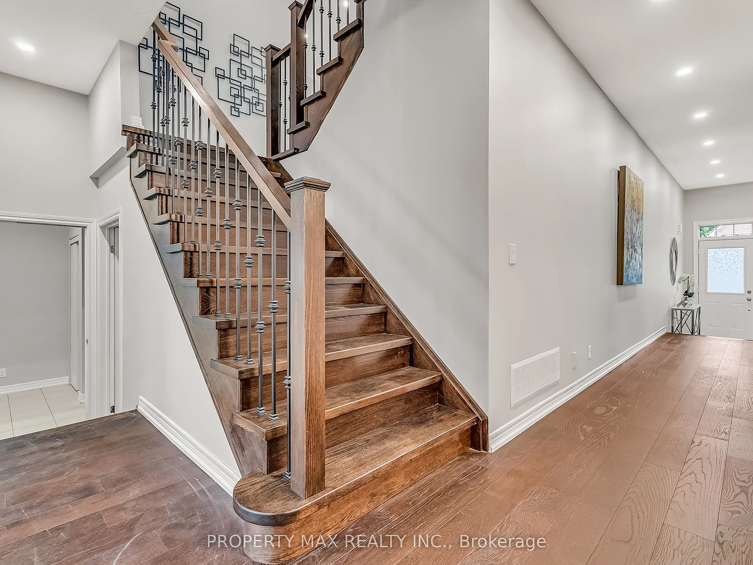 3 bed, $1,300 — Photo 4