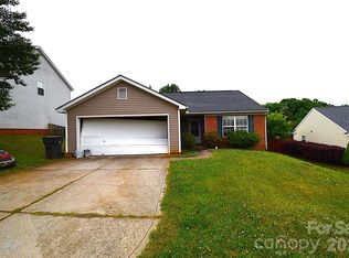633 Overlook Rd, Lowell, NC 28098